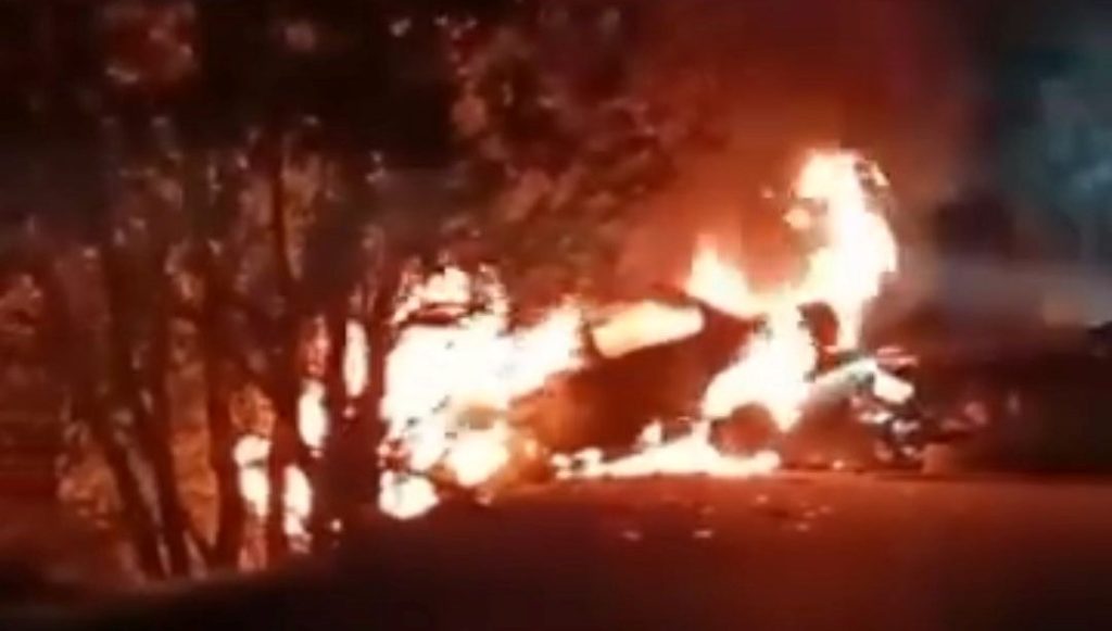 Bursa’da ciple kafa kafaya çarpışan otomobil alev aldı