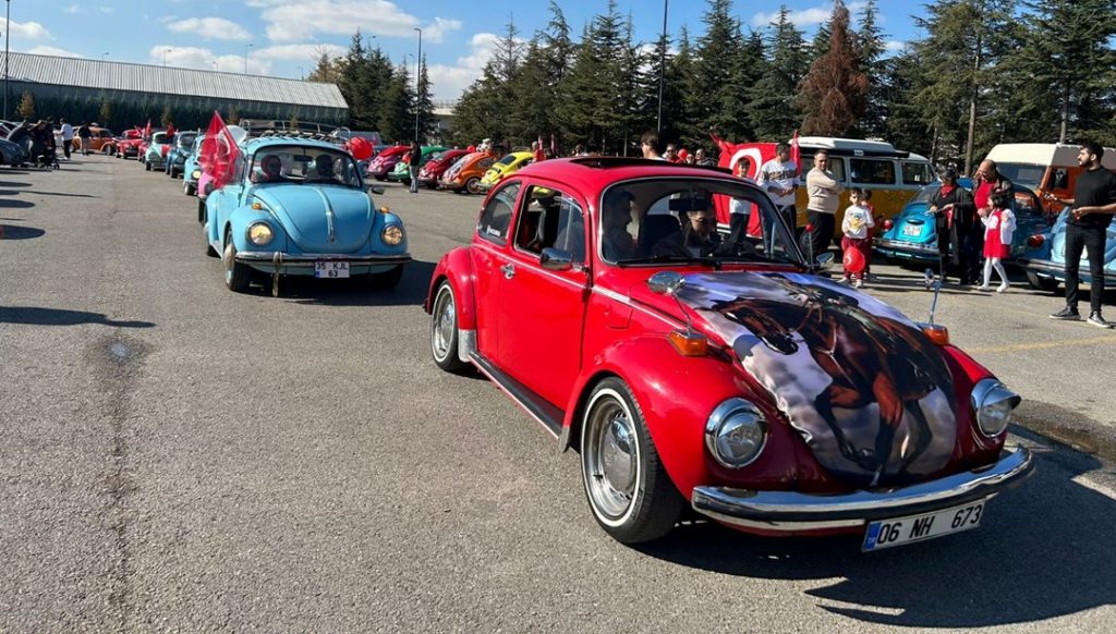 Klasik otomobillerle Ankara’da 29 Ekim korteji