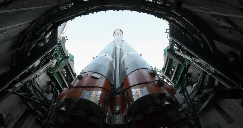 Rus kozmonotlar Dünya’nın etrafında iki tur atacak