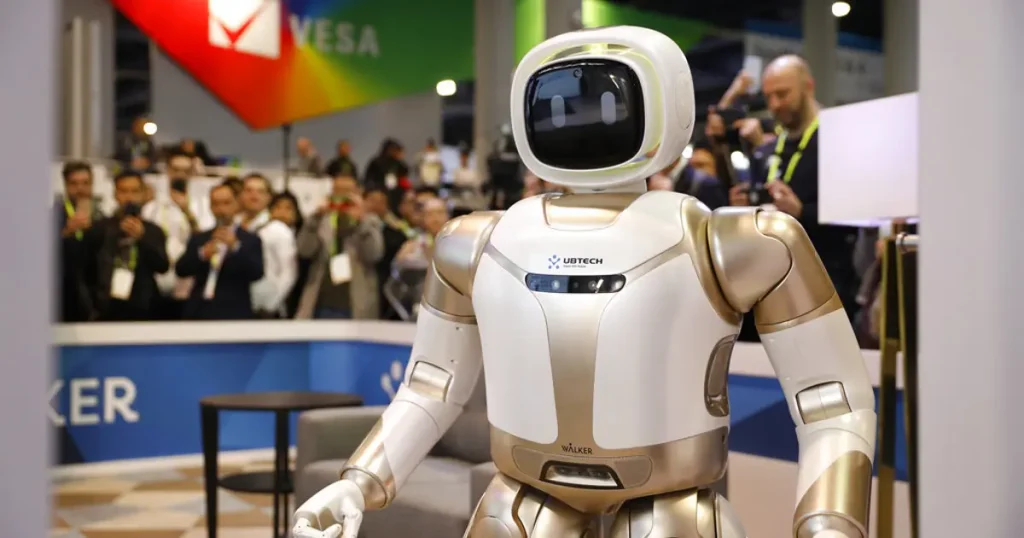 Çinli robotlar rehberliğe başlıyor: Fabrikada devriye gezecekler