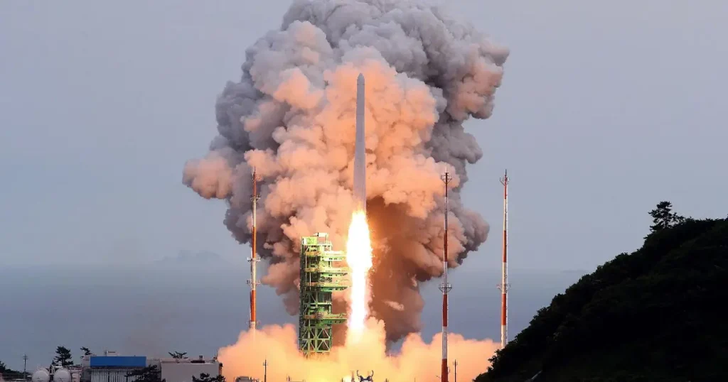 Uzayda tarihi başarı: Güney Kore uydularından sinyal var