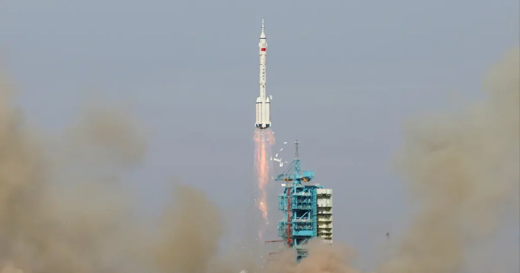 Çin’in yeniden kullanılabilir roketi uzayda alev aldı