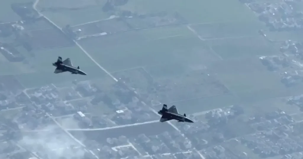 KIZILELMA’dan akıllı filo otonomisi ile kol uçuşu