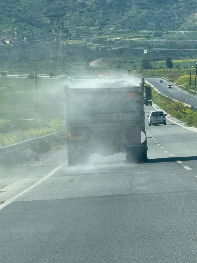 Sürüş güvenliğini tehlikeye atan kamyon şoförüne polisten ceza – BRTK
