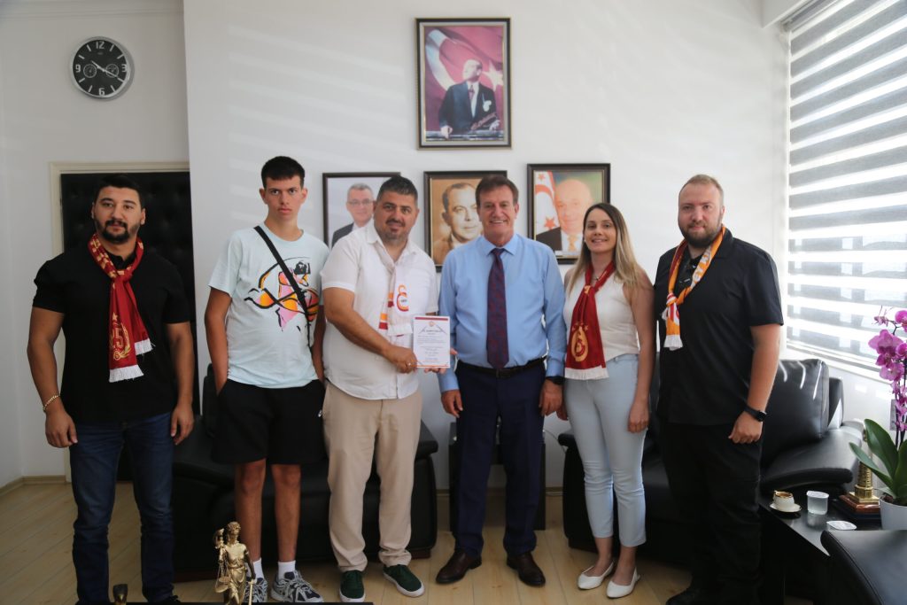 Bayındırlık ve Ulaştırma Bakanı Arıklı KKTC Galatasaraylılar Derneği’ni kabul etti – BRTK