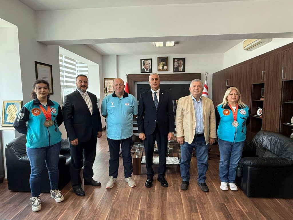 Amcaoğlu, 2026 Dünya Budo Kupası şampiyonu kadın sporcuları kabul etti – BRTK