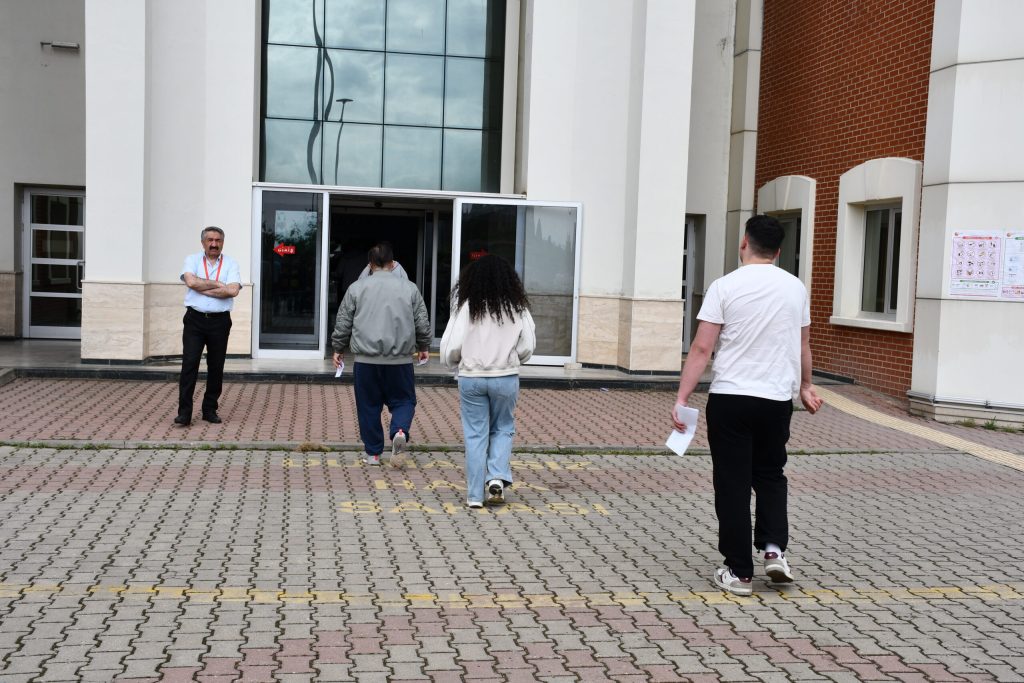 YKS’nin ilk oturumu TYT başladı – BRTK