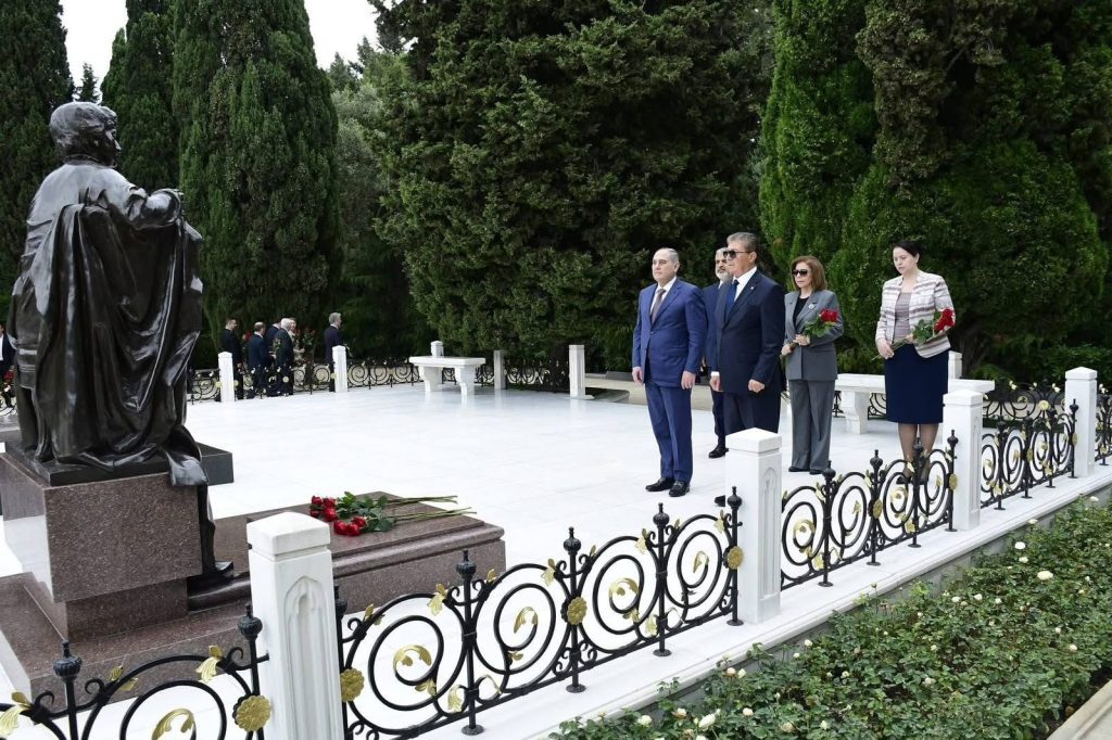 Üstel, Azerbaycan’ın milli lideri ve şehitlerini andı – BRTK