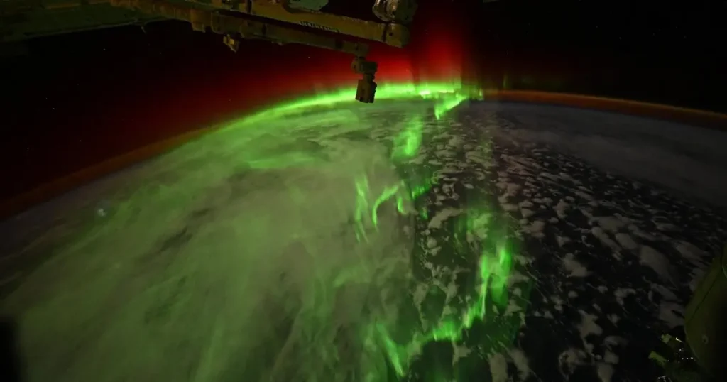 NASA astronotunun kadrajından kutup ışıkları