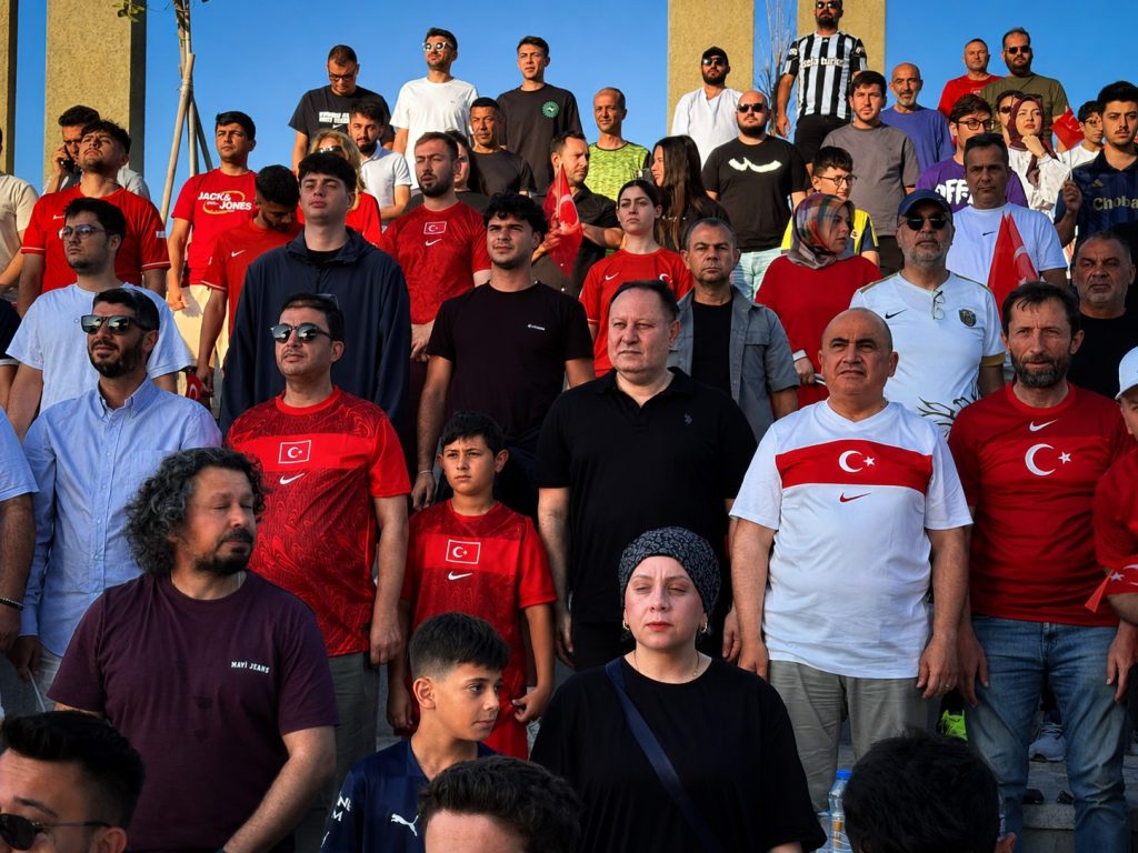 Öztürkler, Türkiye A Milli Futbol Takımı maçını Millet Bahçesi’nde izledi – BRTK