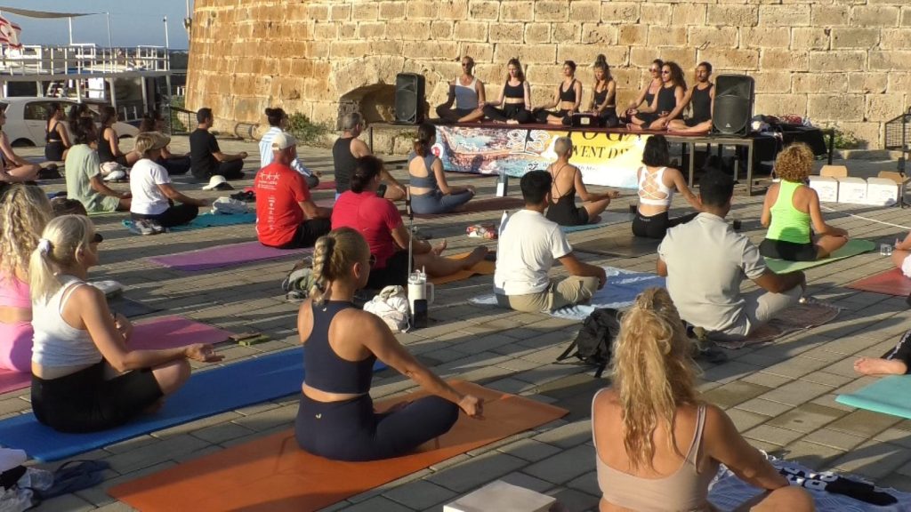 ‘Dünya Yoga Günü’ kapsamında Girne’de etkinlik gerçekleştirildi – BRTK