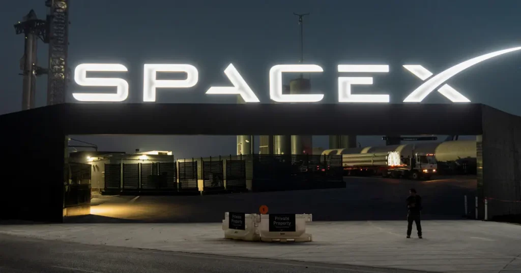 SpaceX ortaklarından sıra dışı talep: “Roketi pembeye boyayabilir miyiz?”