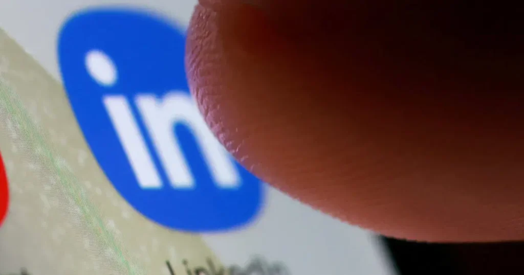 Flört uygulamalarından yorulan bekarlar LinkedIn’e yöneliyor