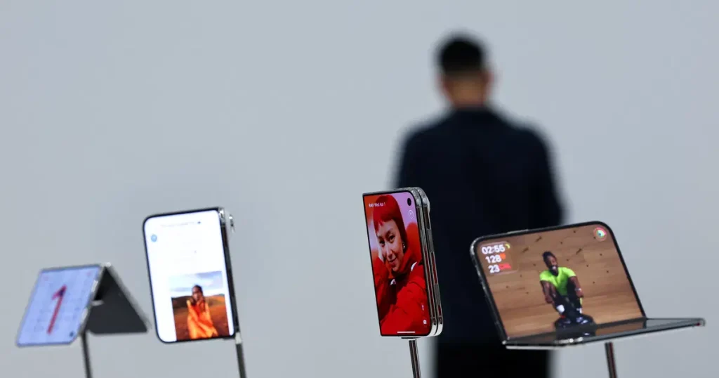 Apple yeni iPhone modellerini tanıttı, Samsung dalga geçti