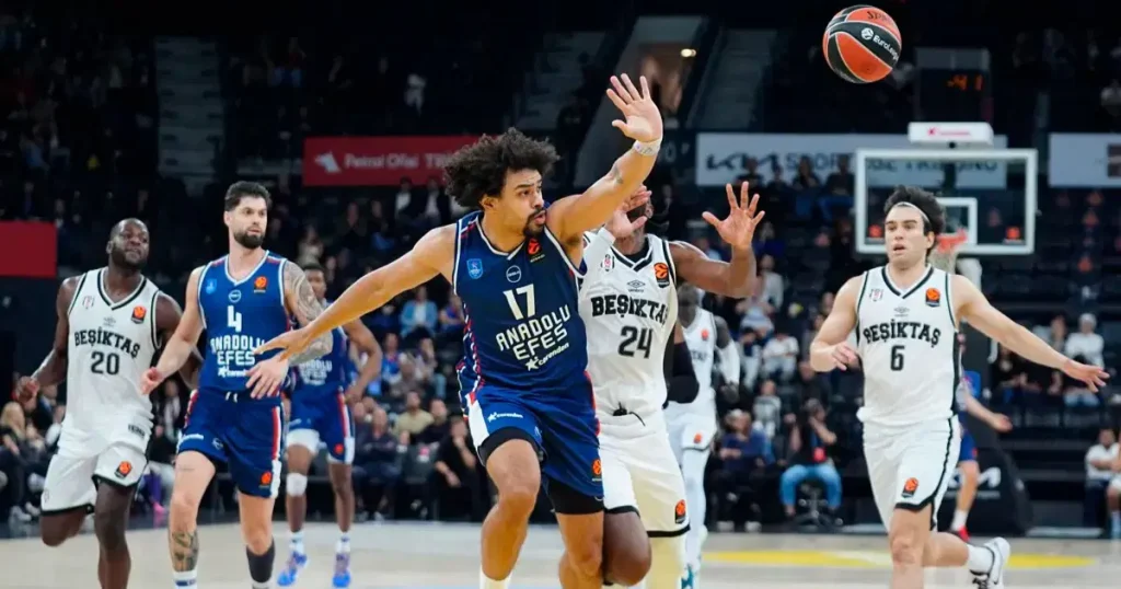 EuroLeague’deki Türk gecesinde Anadolu Efes, Beşiktaş’ı yendi