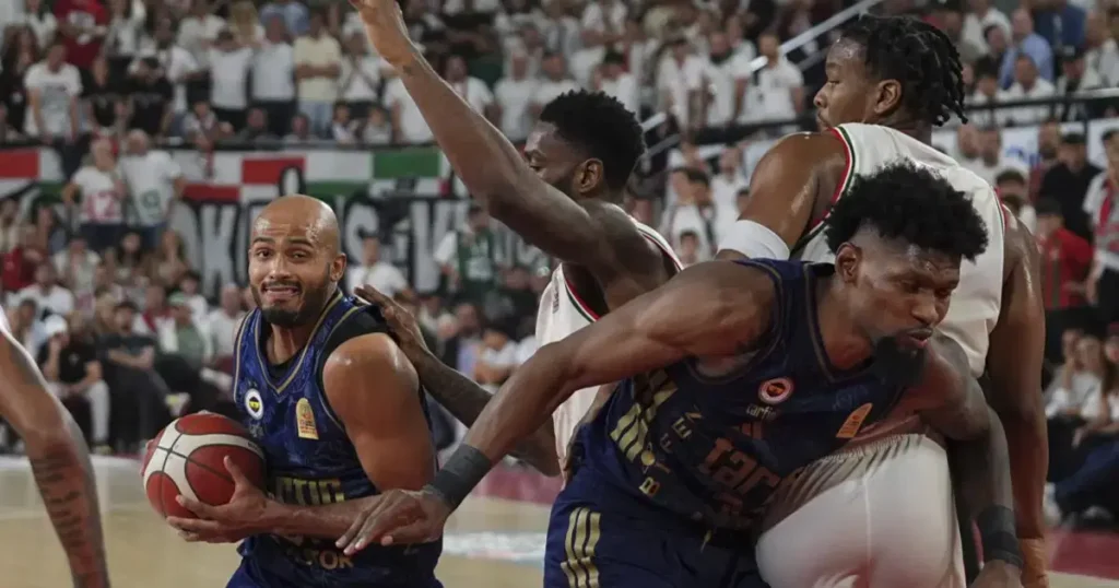 Fenerbahçe Tarfin, İzmir deplasmanında Karşıyaka’yı farklı yendi