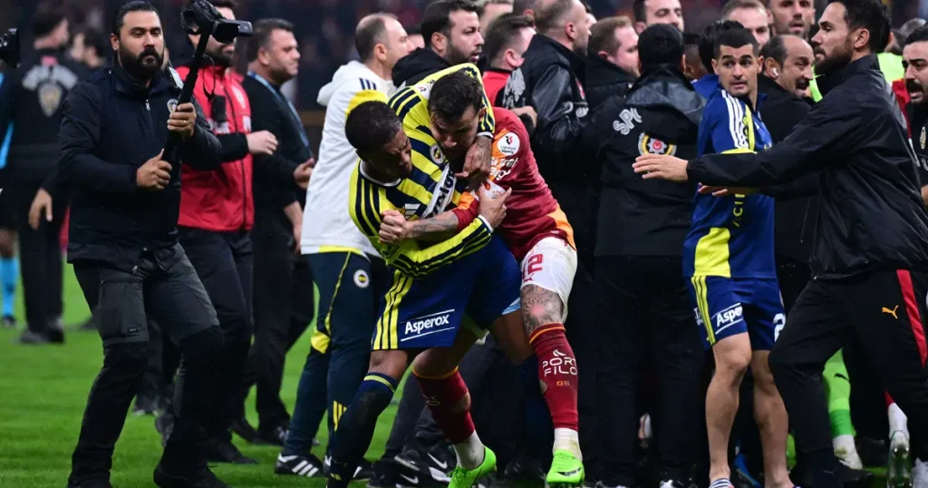 Derbi sonrası kavga eden futbolculara ceza kapıda. 10 maça kadar men gelebilir