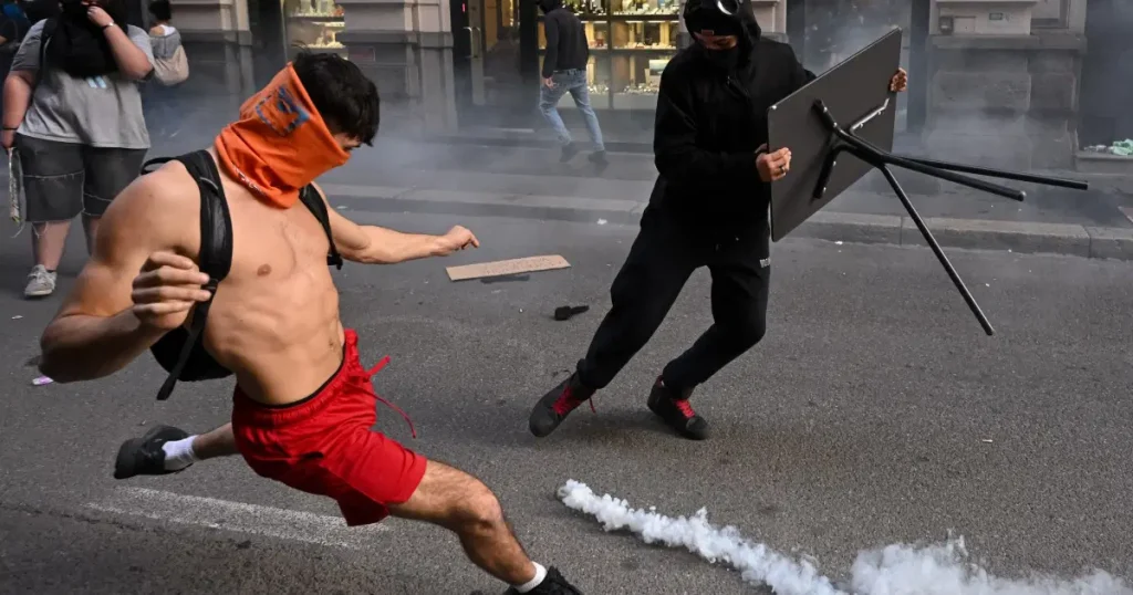 Protestolarla sarsılan Milano’da asker sokağa iniyor