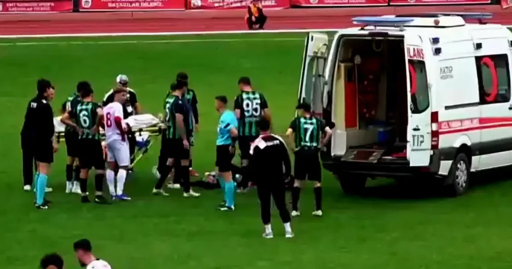35 yaşındaki futbolcu sahada kalp krizi geçirdi
