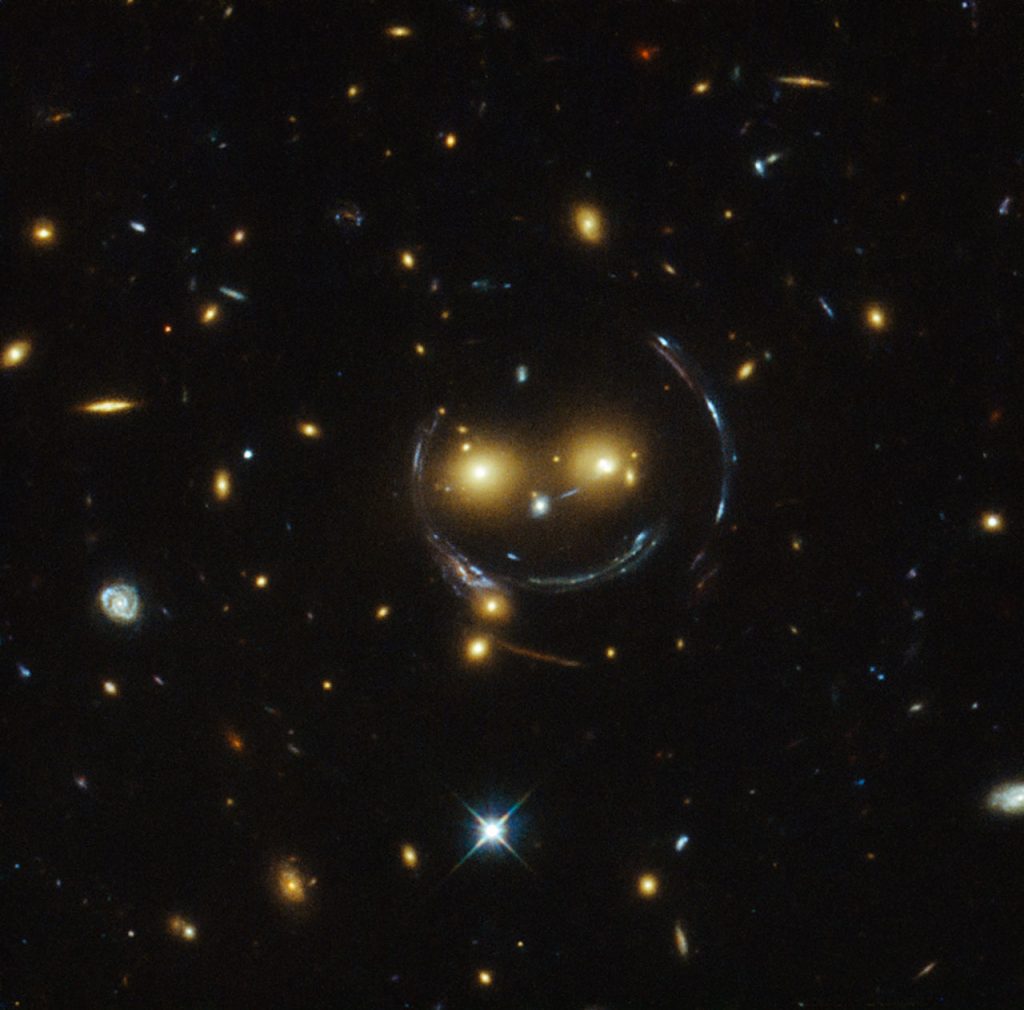 Hubble yakaladı. Gülümseyen galaksi | NTV Haber