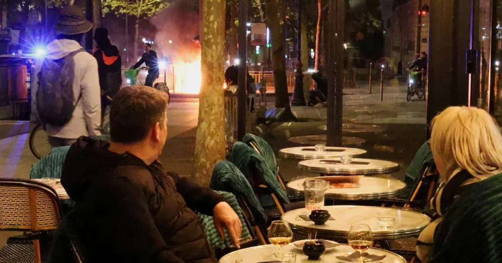 Otel rezervasyonları eriyor. Turistler Fransa’dan kaçıyor