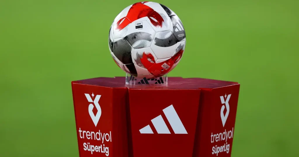 Süper Lig’e yeni yayın dönemi geliyor. Yapay zeka destekli dikey format