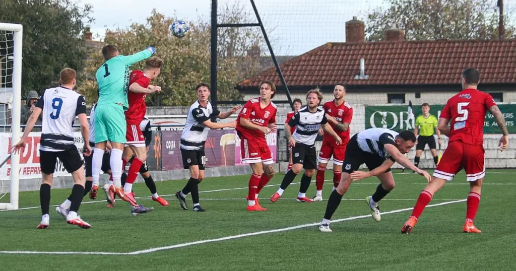 Dünya futbolunda bir ilginç olay. Aynı gün ve saatte 2 farklı maça çıkacak