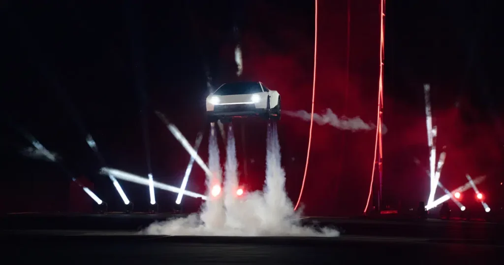 Uçan Tesla Roadster yollara çıkabilecek mi?