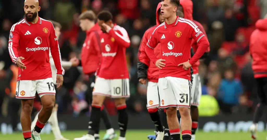 Hezimet üstüne hezimet. Manchester United sahasında Bournemouth’dan da fark yedi