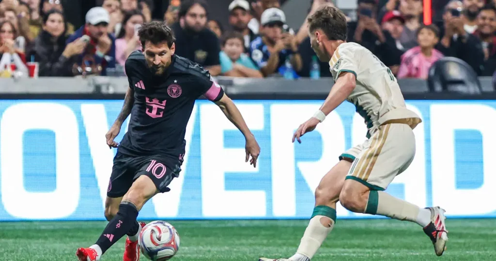 Messi hem takım arkadaşlarını hem de rakipleri çalımladı