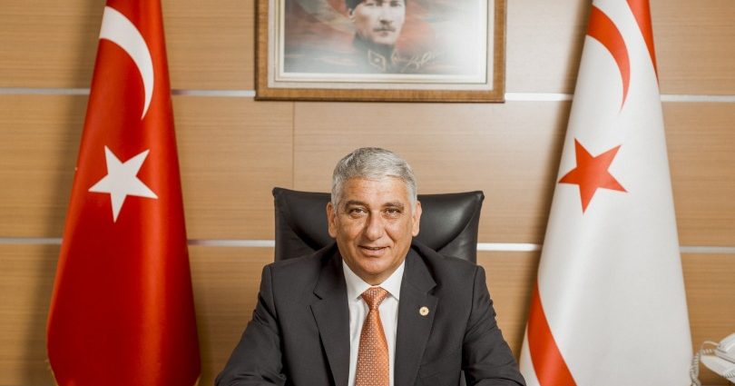 Özçınar’ın MEWA Agora Dergisi’nde röportajı 3 dilde yayımlandı – Kıbrıs Gazetesi