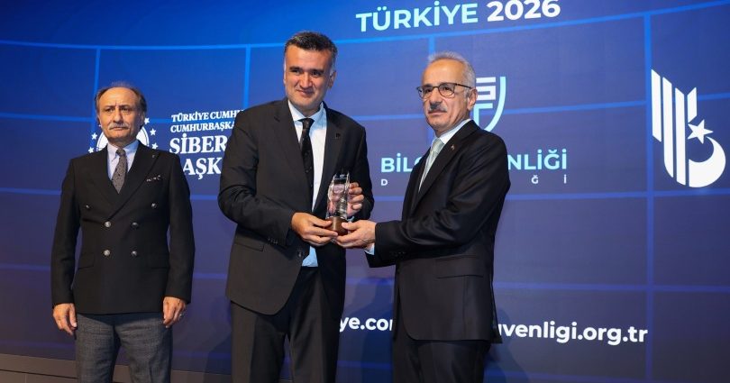 ODTÜ Rektörü Yozgatlıgil’e Siber Güvenlik Üstün Hizmet Ödülü – Kıbrıs Gazetesi