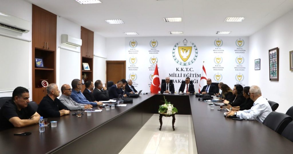 “DAÜ İstişare ve Eşgüdüm Komisyonu” toplantısı Milli Eğitim Bakanlığı’nda yapıldı – Kıbrıs Gazetesi
